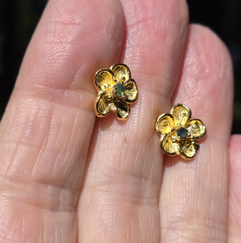 HOST PICK! 🎉🎊 Black Opal Natural Gemstone Sterling & Gold Flower Stud Earrings - Picture 7 of 9